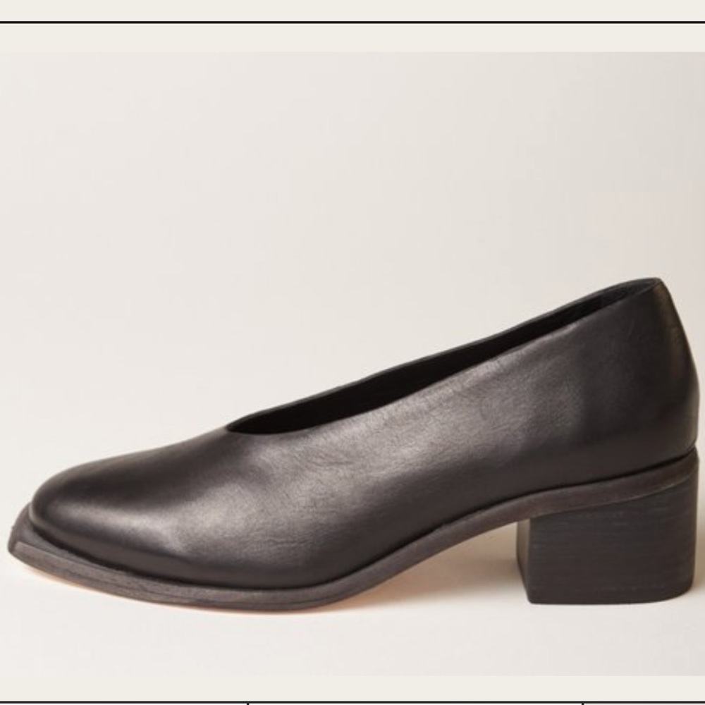 Wai & Pai Oak Pump Black Square Toe Block Heel Size 38